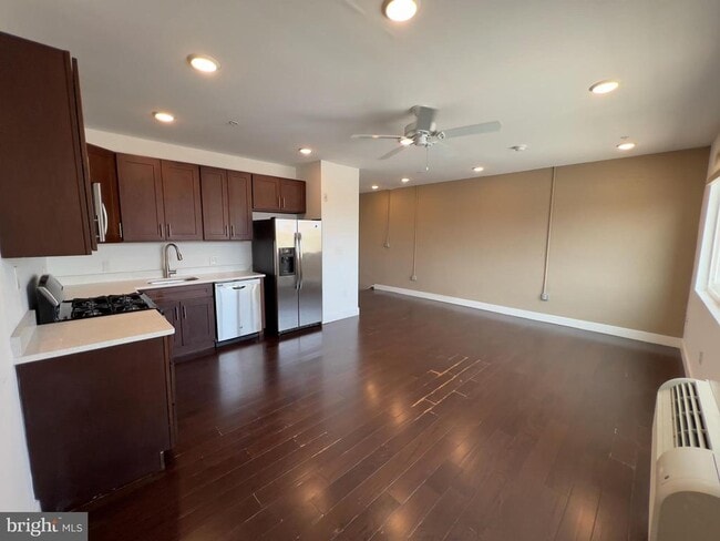 Building Photo - 1637 Poplar St