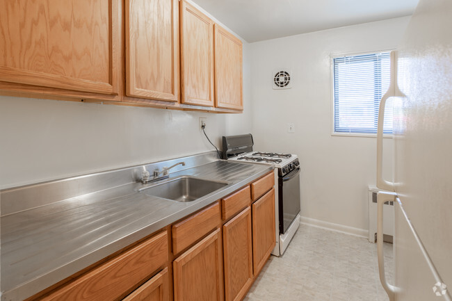 1 BR, 1 BA - 797 SF - Sheridan Apartments