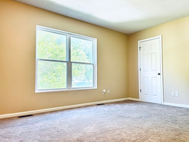 Building Photo - Fresh Updated Interior, Close to Fort Riley
