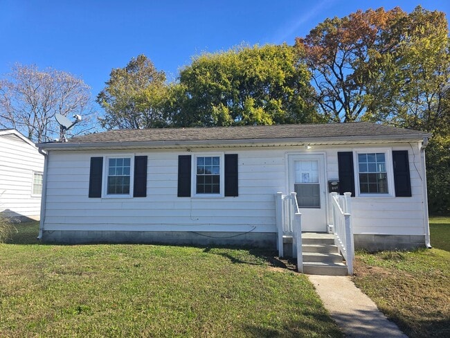 Primary Photo - 3 bedroom house in Hopewell