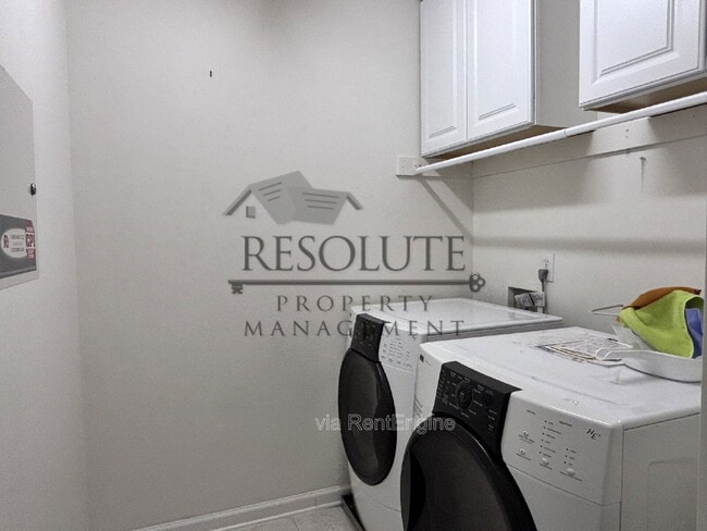 Building Photo - 5818 Myakka Ct