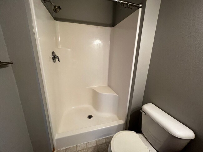 Building Photo - Adorable 2 Bedroom 2 Bath unit in the heart of North Liberty, IA!