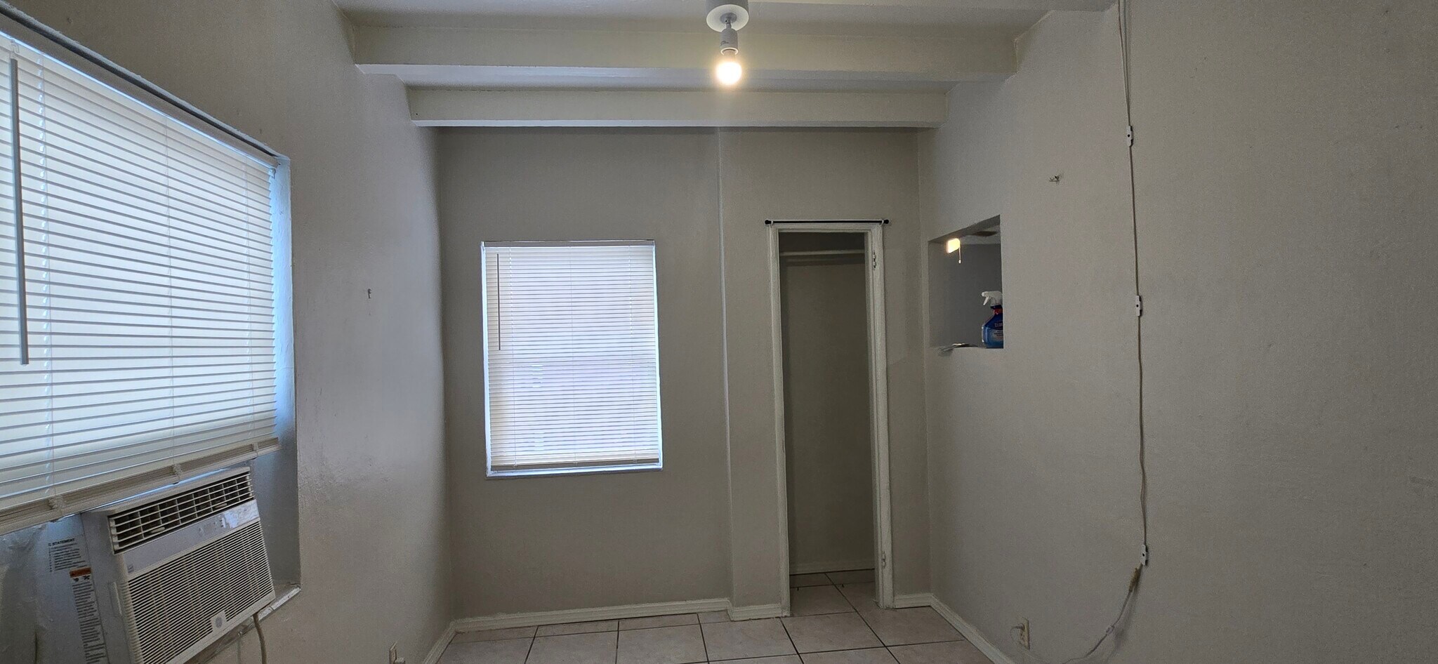 Building Photo - 2355 NE 135th Ter