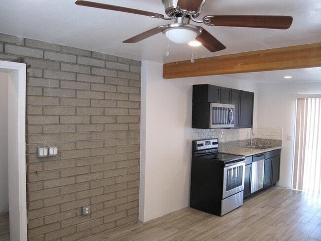 Building Photo - FOR RENT