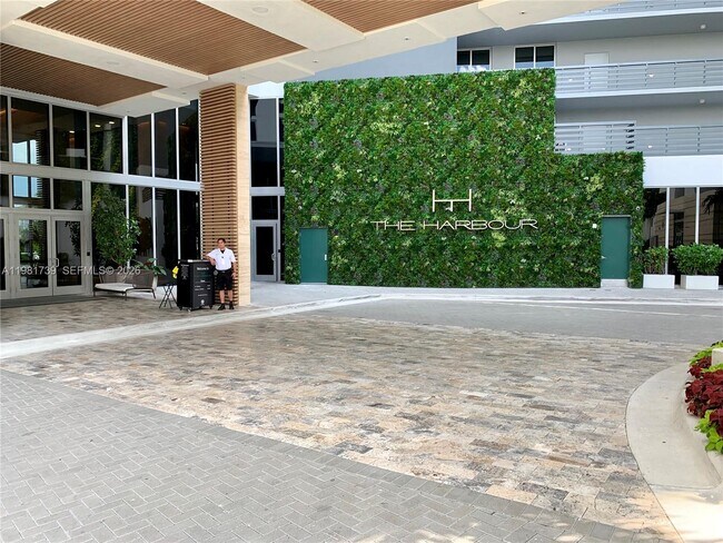 Building Photo - 16385 Biscayne Blvd