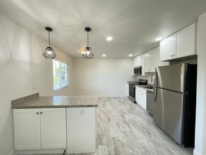 Building Photo - 134 N Poplar Avenue