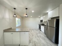 Building Photo - 134 N Poplar Avenue