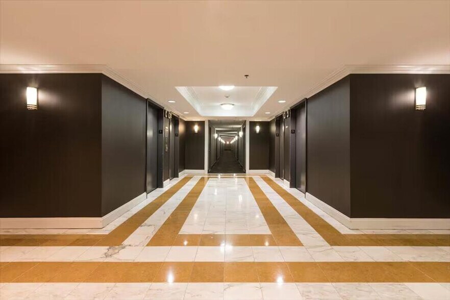 Building Photo - 330 River St