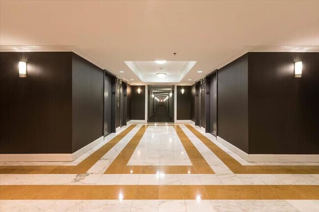 Building Photo - 330 River St