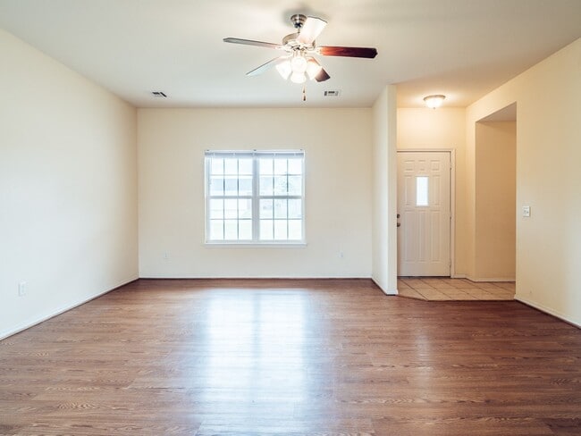 Building Photo - 2402 SW 19th St