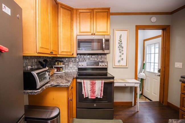 Building Photo - Beautifully updated two bedroom home in We...