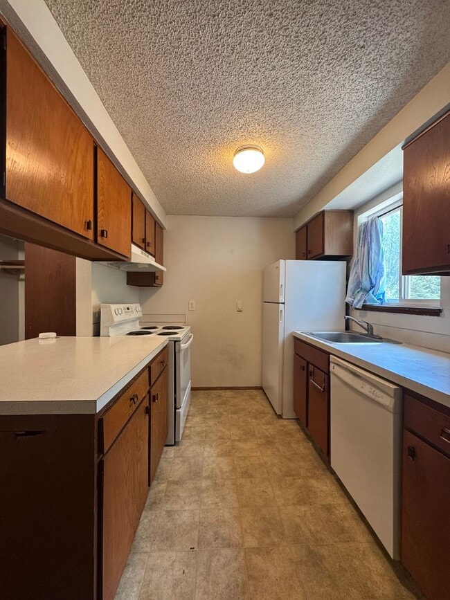 Building Photo - 1604 N Brook Ct