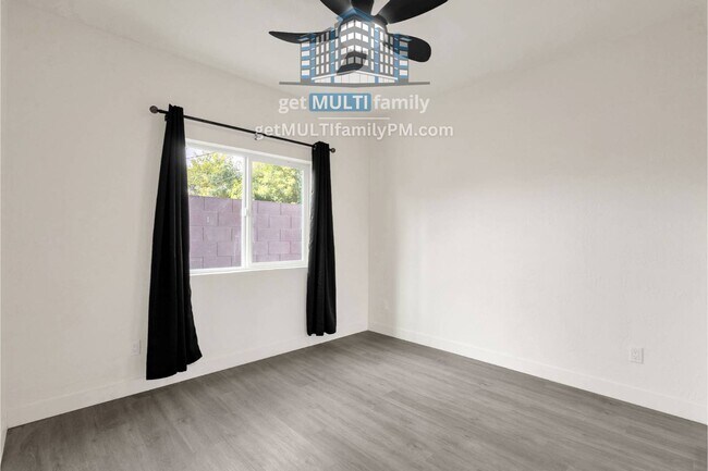 Building Photo - 1006 E Pasadena Ave