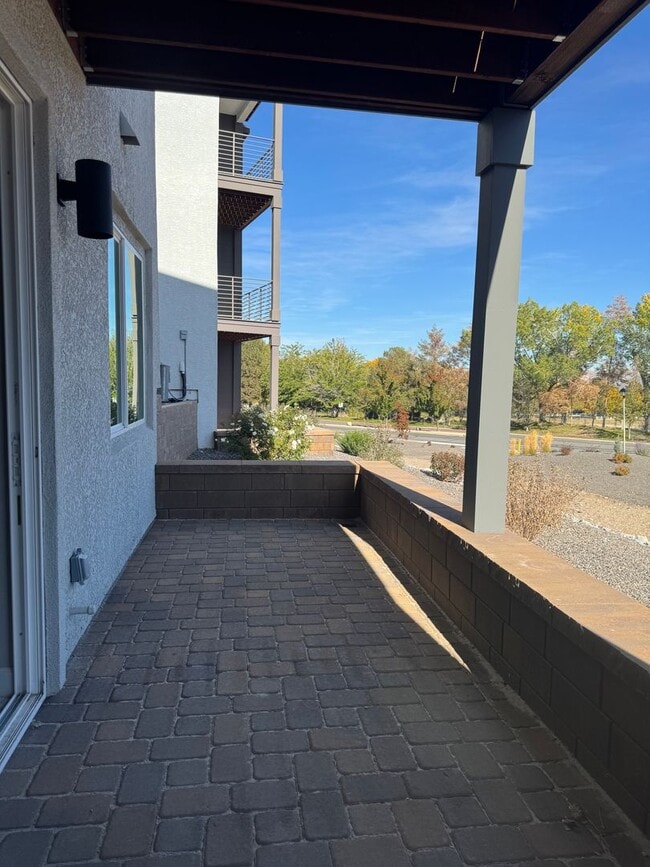 Building Photo - 1521 Golf Club Dr