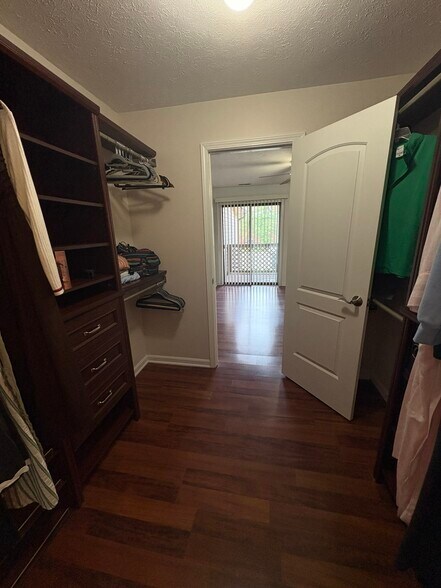 Primary walk-in closet - 8615 Scenicview Dr