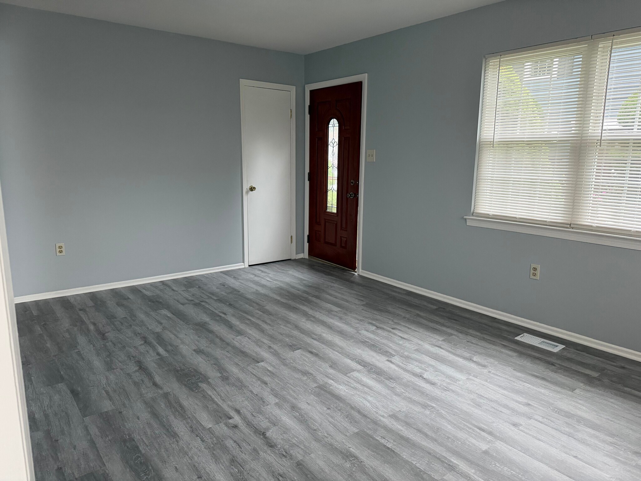Building Photo - 126 Kingsley Way