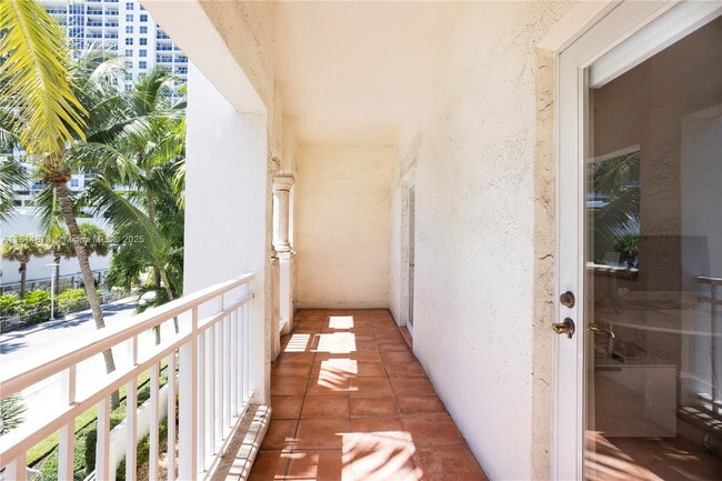 Building Photo - 1415 Sunset Harbour Dr