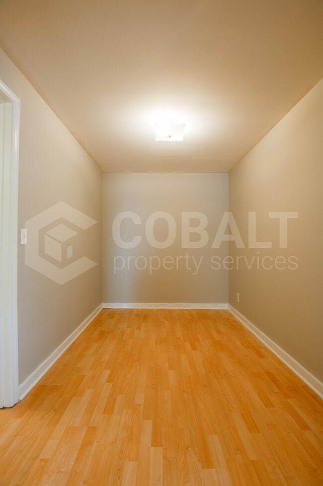 Building Photo - 674 Somerset Terrace NE