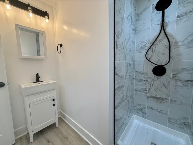 Building Photo - 3221 S May St