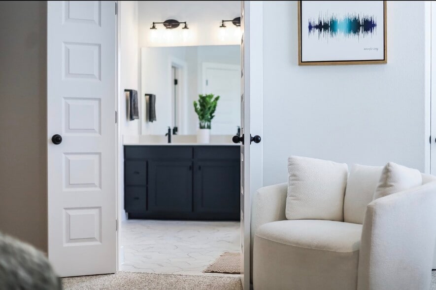 Building Photo - 6006 Rangeland Rd