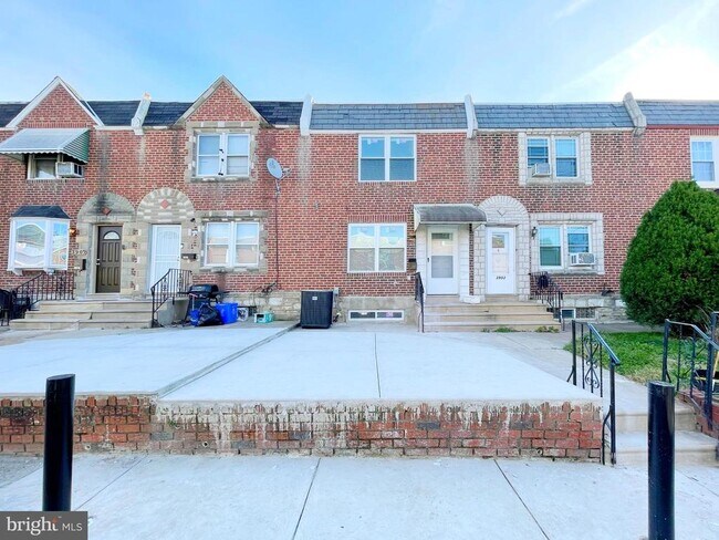 Primary Photo - 3905 Claridge St