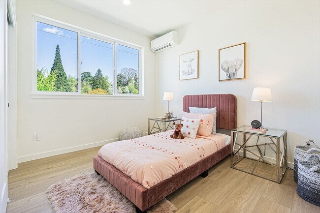 Building Photo - Montlake Townhome