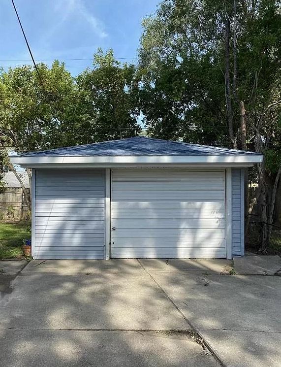 Building Photo - 20797 Woodward St