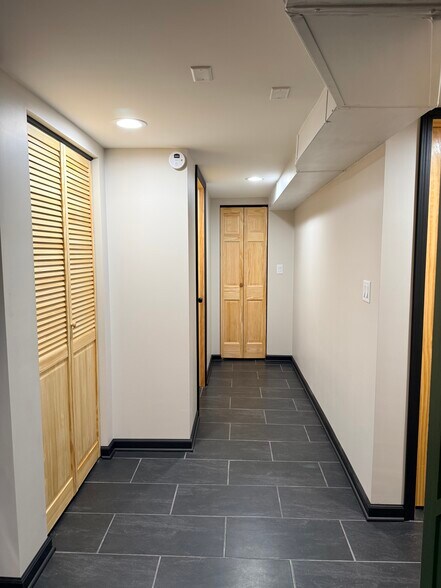 Building Photo - 2050 W Cullerton St