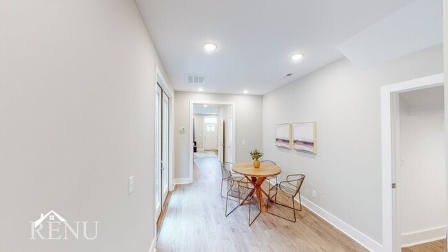 Building Photo - 2351 E 19th St