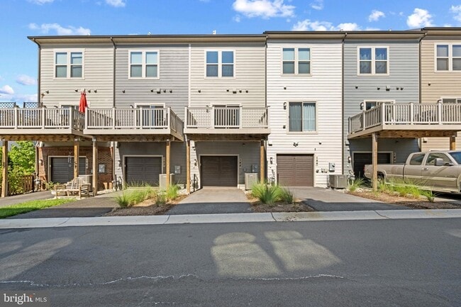 Building Photo - 148 Stowe Dr