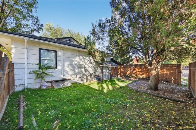 Building Photo - 27th St. 501/503