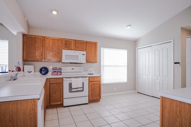 Building Photo - 10815 Lakeside Vista Dr