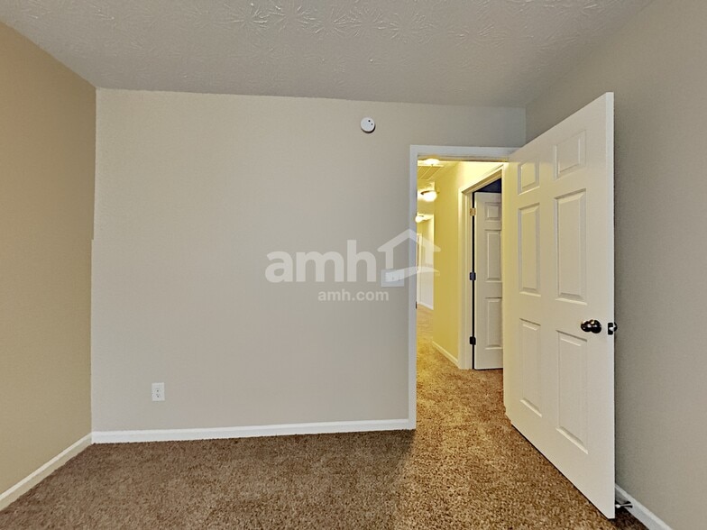 Building Photo - 6252 Whitetail Ct NW