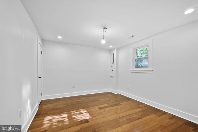 Building Photo - 10222 Arizona Cir