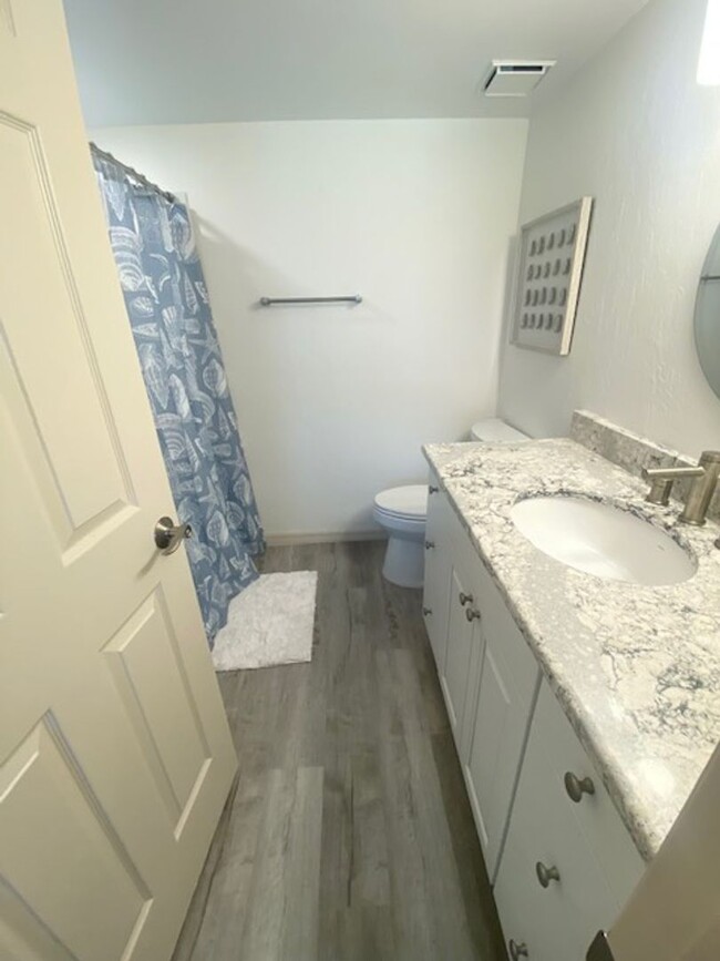 Building Photo - 2 bedroom 2 bathroom furnished seasonal re...