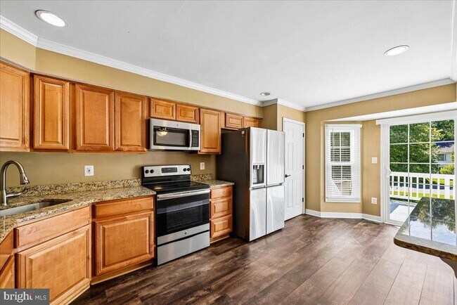 Building Photo - 6630 Commodore Ct