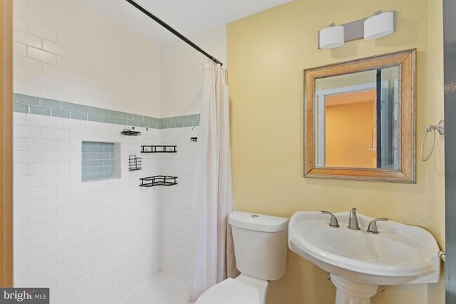 Building Photo - 5642 Jefferson Blvd