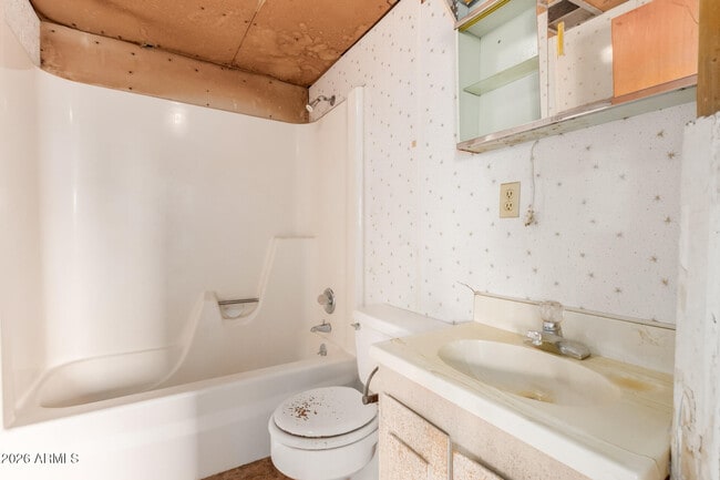 Building Photo - 1125 E 11th St