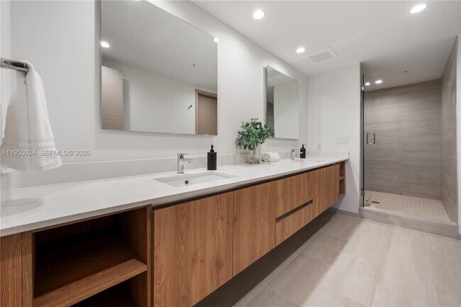 Building Photo - 10281 W Bay Harbor Dr