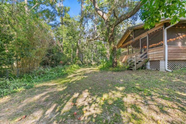 Building Photo - 2821 NW 4th Ln