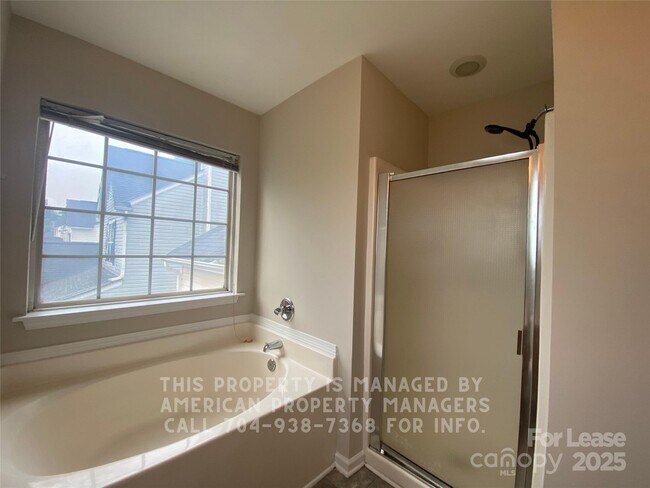 Building Photo - 1430 Mitchell Glen St