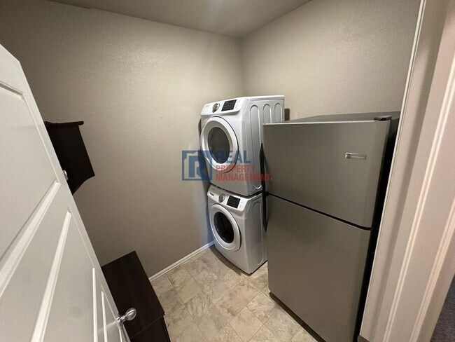 Building Photo - 4854 S Sicily St