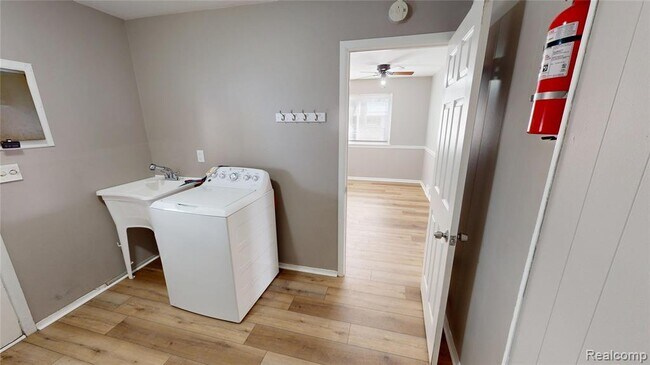 Building Photo - 1177 Connie Ave