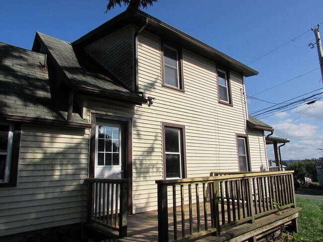 Building Photo - Home in the Country with Laundry Connections!