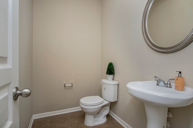 Building Photo - 2209 Onyx Ct