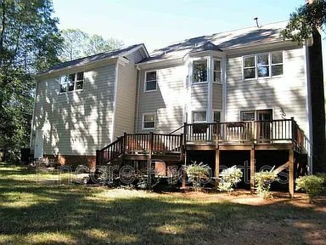 Building Photo - 106 Whispering Pines Ct