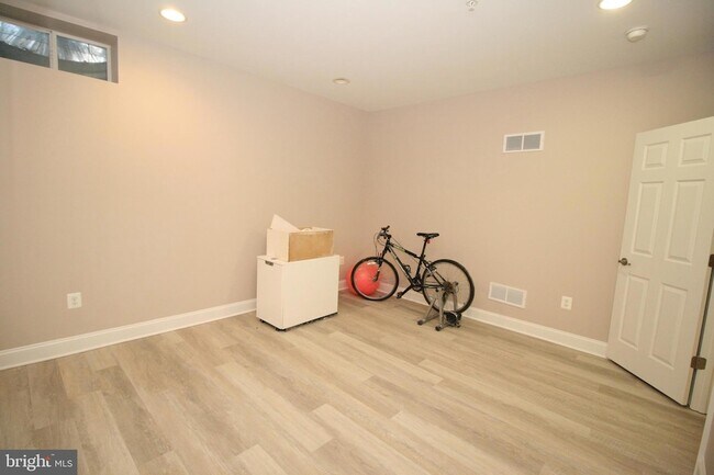 Building Photo - 102 Bullard Cir