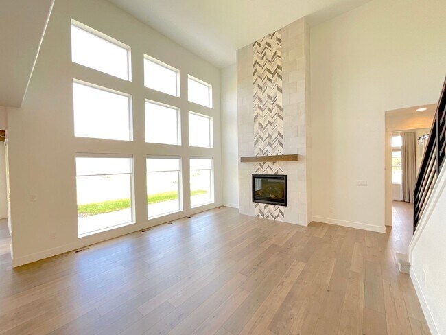 Building Photo - 5 Bedroom Home Available Near Baptist Rd &...