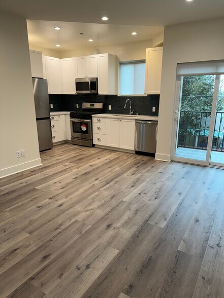 Building Photo - 3853 Inglewood Blvd