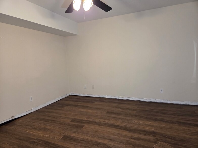 Building Photo - 1165 Greens Rd